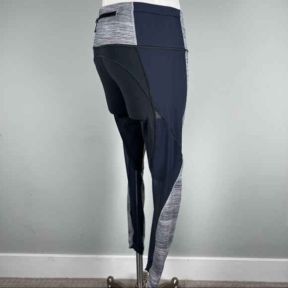 Like New-Lululemon Grey Striped Mesh Running Leggings with Zipper Pocket Size 8 - Picture 9 of 14